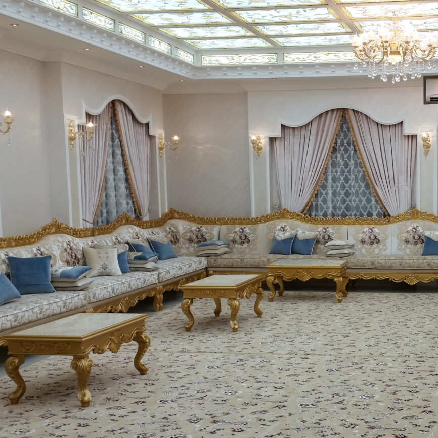 ستارة Majestic Duo بتصميم مزدوج تجمع بين قماش التعتيم والشيفون، مزودة بحواف زخرفية ومصمّمة حسب الطلب